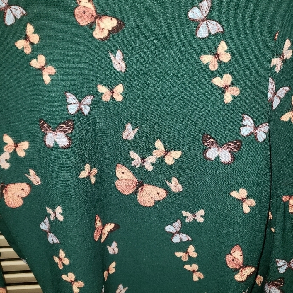 RELISTING Stella Tweed Forest Green Butterfly Print Bell Sleeve Blouse Size M - Picture 8 of 12